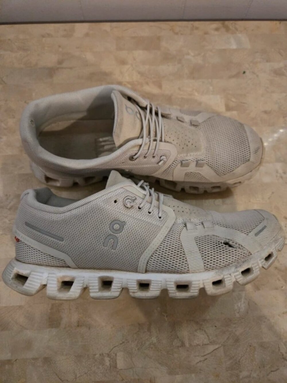beige oncloud 5